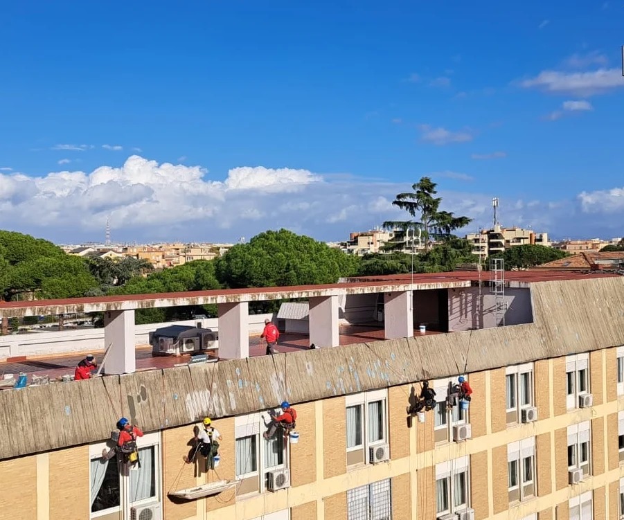 Intervento di ripristino delle falde inclinate sommitali della Scuola Ufficiali Carabinieri di Roma